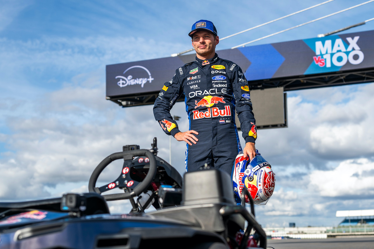 四屆F1世界冠軍Max Verstappen在Red Bull《Max vs 100》中從第101位發車，僅用14圈、35分鐘便超越前方100位挑戰者，完成史上最大規模卡丁車賽的終極任務。（Red Bull提供）